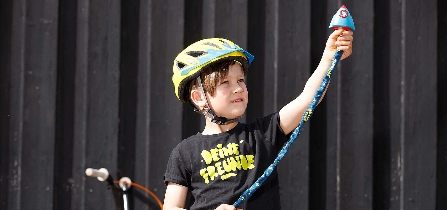 Kindgerechte Fahrradschlösser machen Spaß und vermitteln Wertschätzung fürs Material. Kindgerechte Fahrradschlösser machen Spaß und vermitteln Wertschätzung fürs Material.